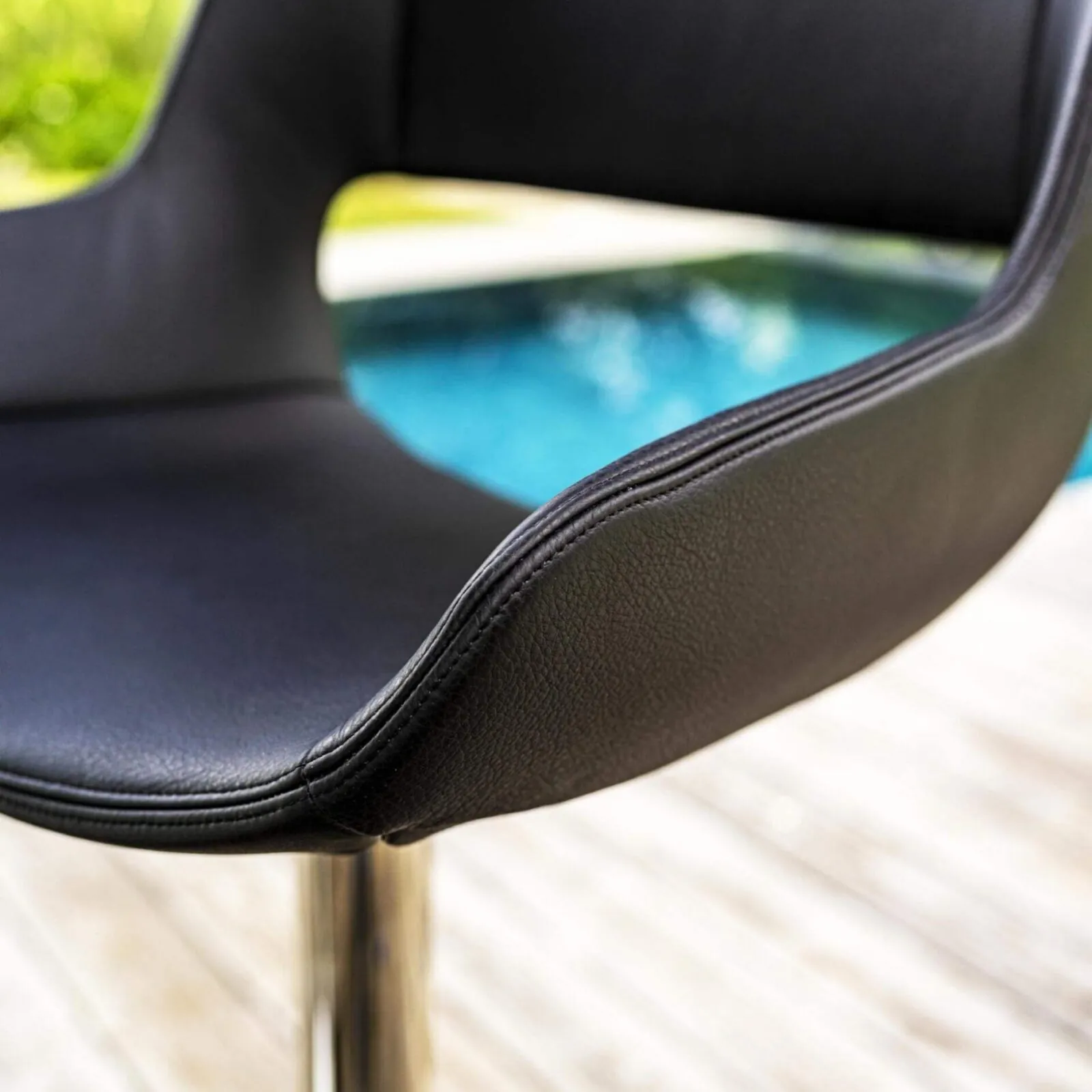 Lomacasa_Pellizzoni_Amaranta-Swivel-Stool_Gallery-2