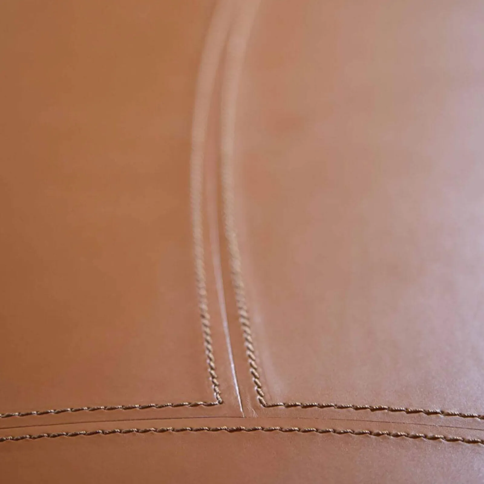 Lomacasa_Pellizzoni_Butterfly-Desk_Gallery-3