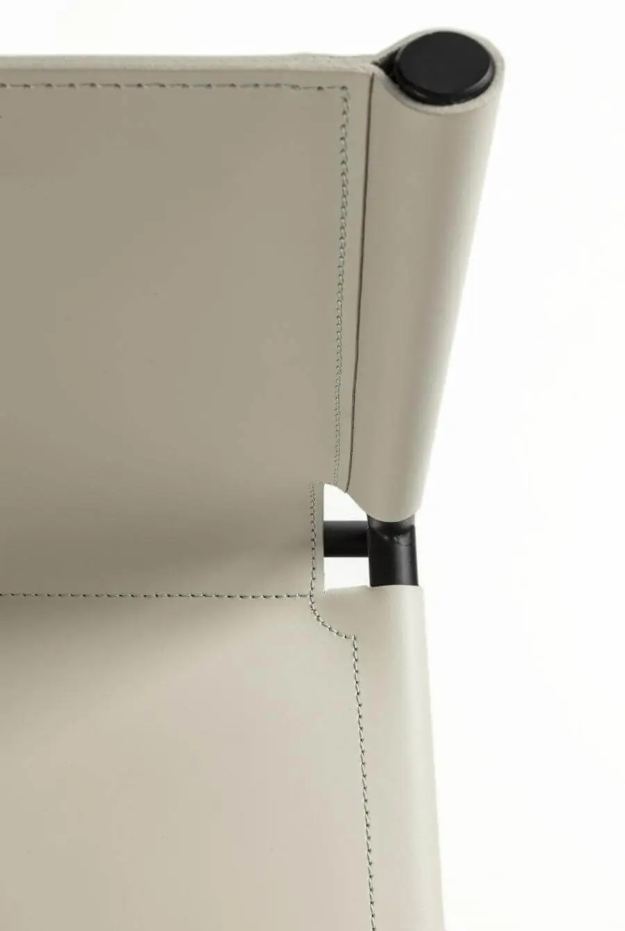 Lomacasa_Pellizzoni_Elena-Stool_Description