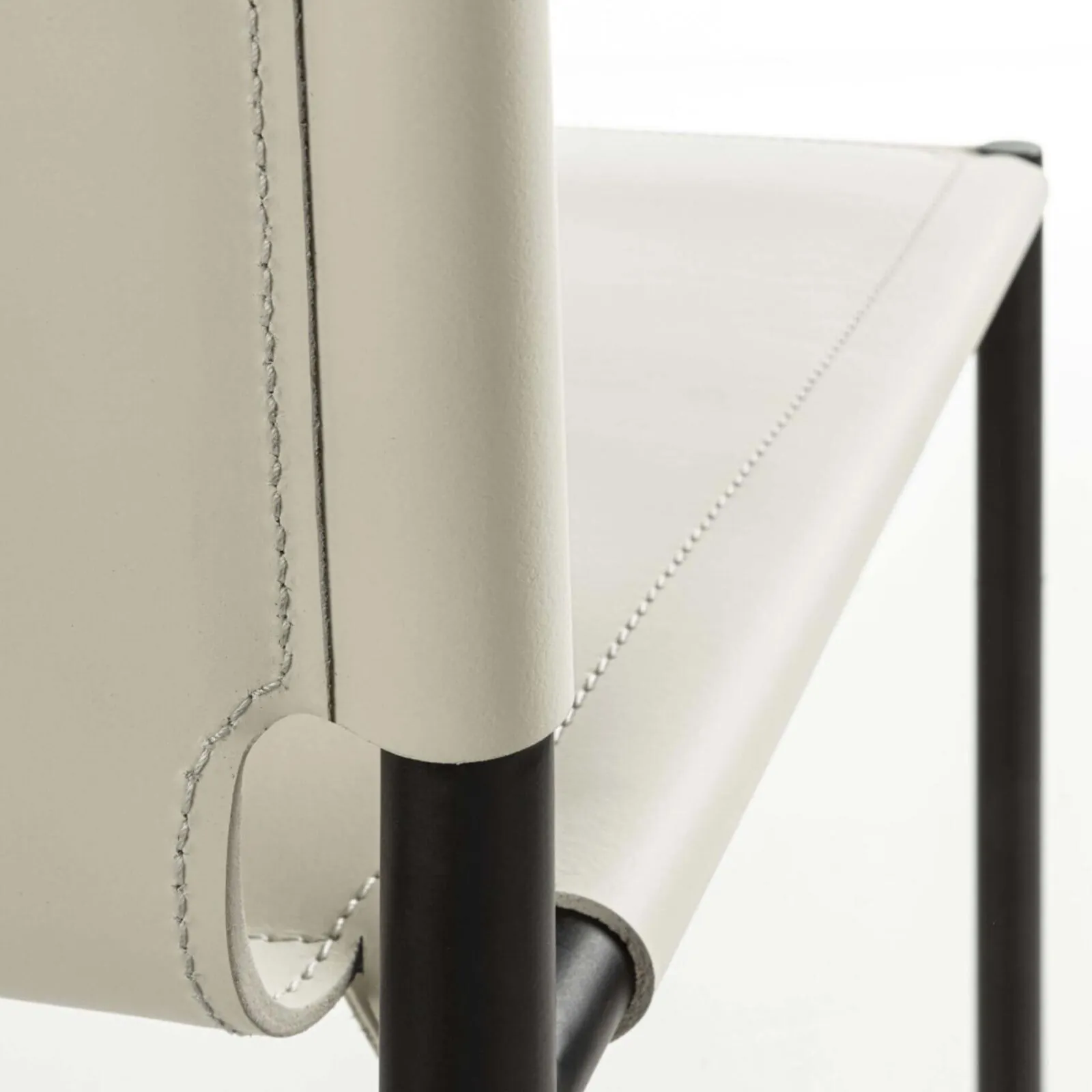 Lomacasa_Pellizzoni_Elena-Stool_Gallery-1