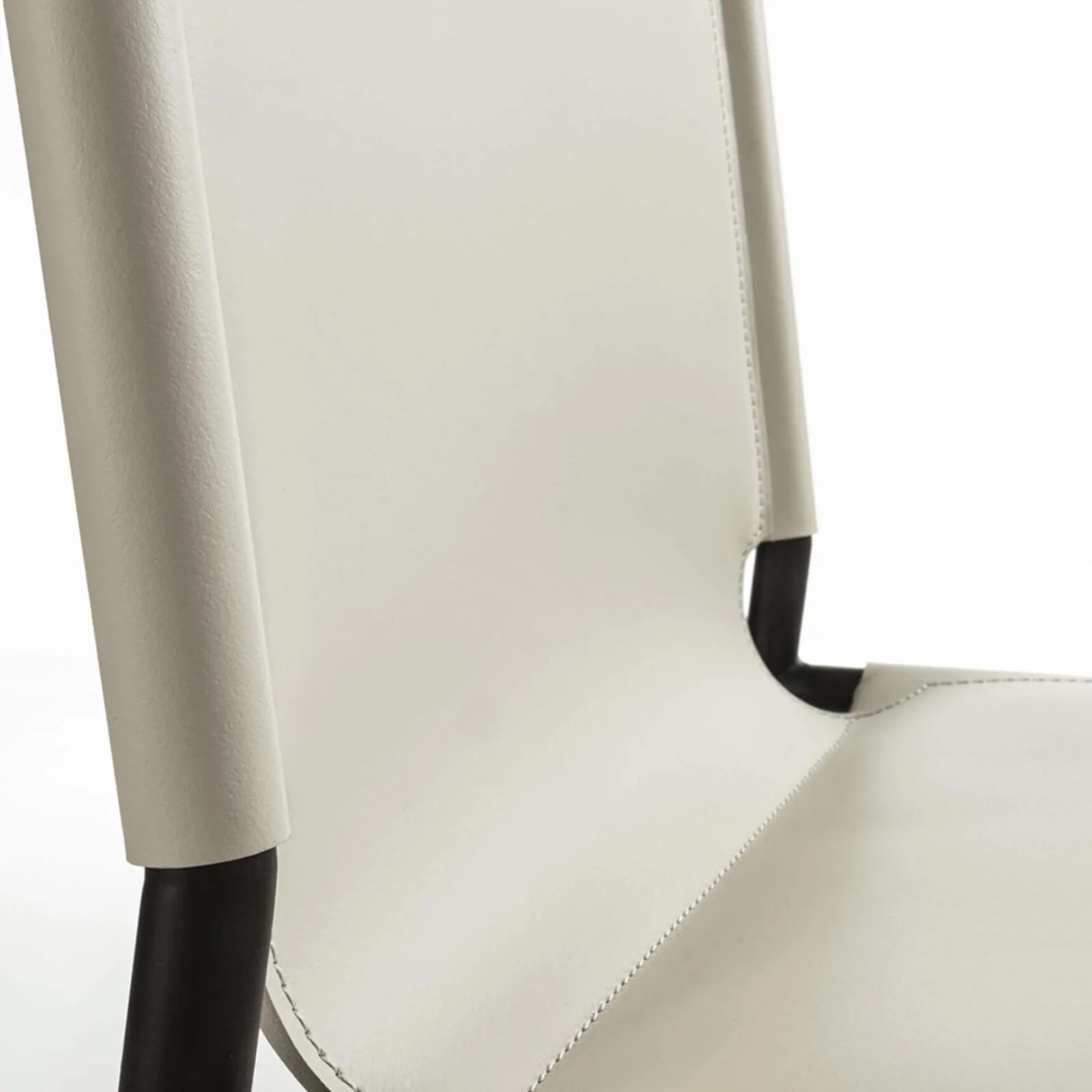 Lomacasa_Pellizzoni_Elena-Stool_Gallery-3