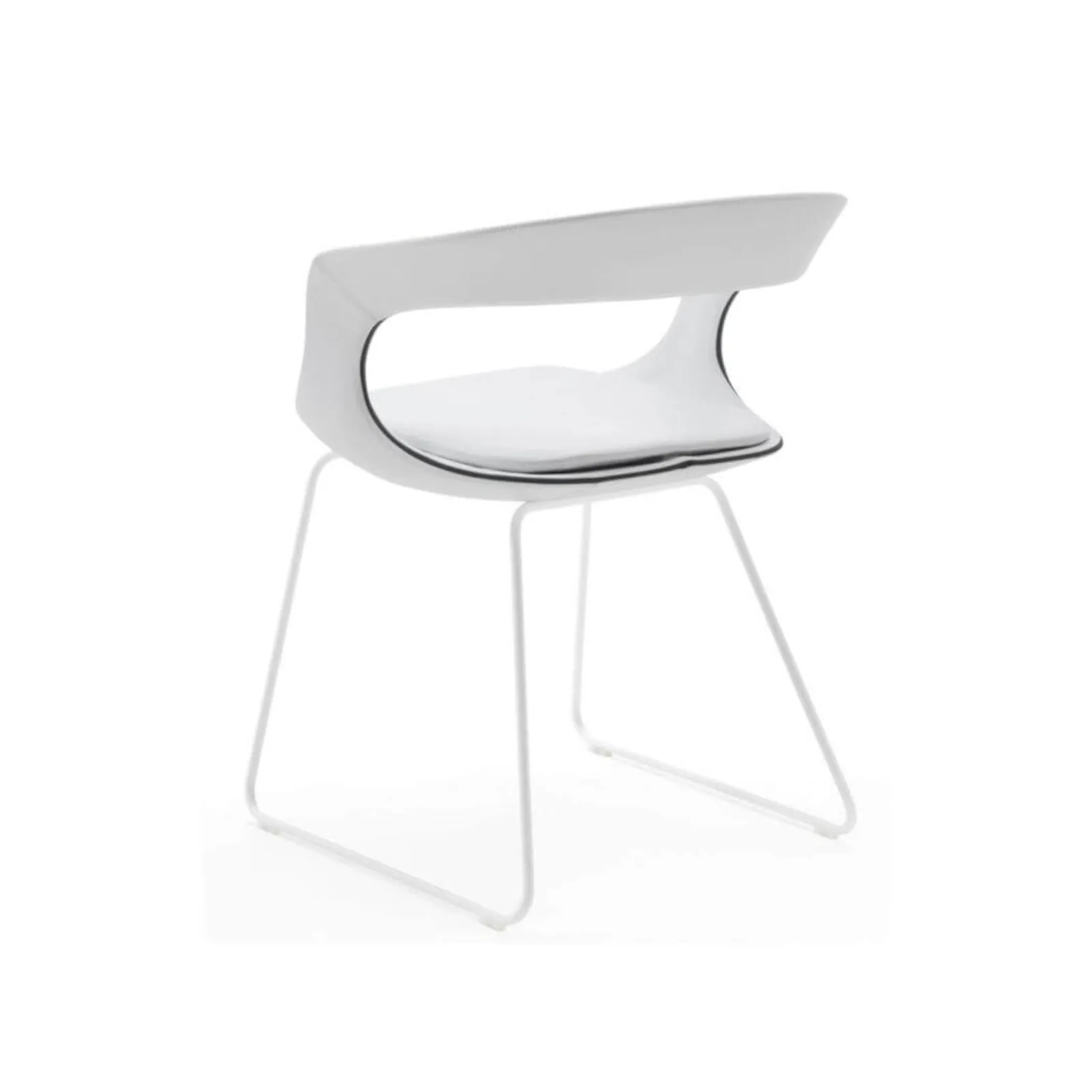 Lomacasa_Pellizzoni_Frenchkiss-Low-Back-Armchair_Gallery-1