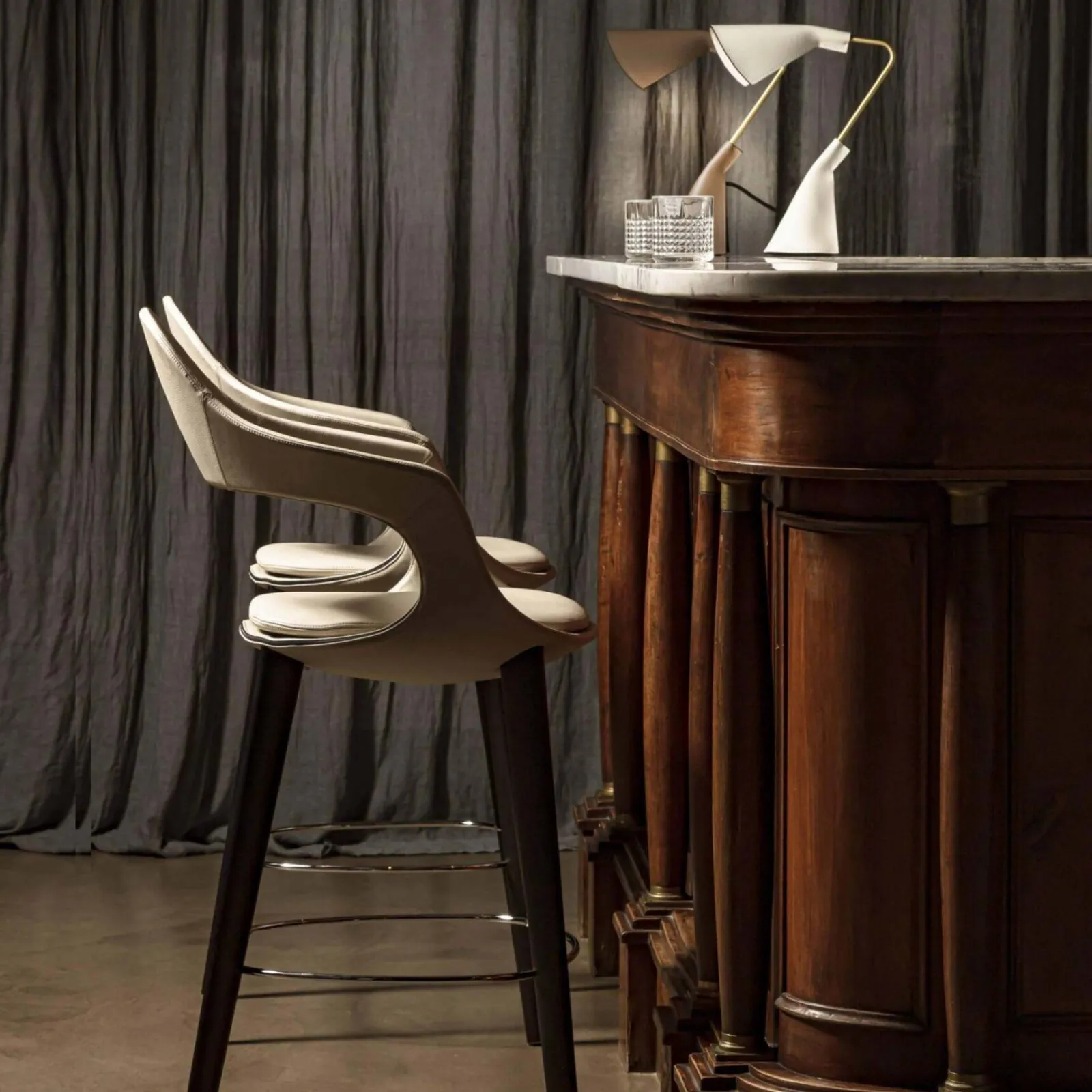 Lomacasa_Pellizzoni_Frenchkiss-Stool_Gallery-1