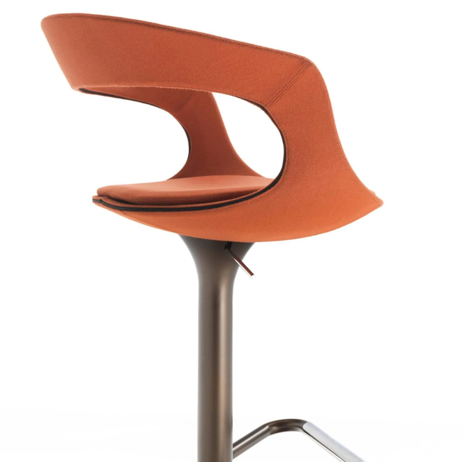 Lomacasa_Pellizzoni_Frenchkiss-Swivel-Stool_Gallery-1