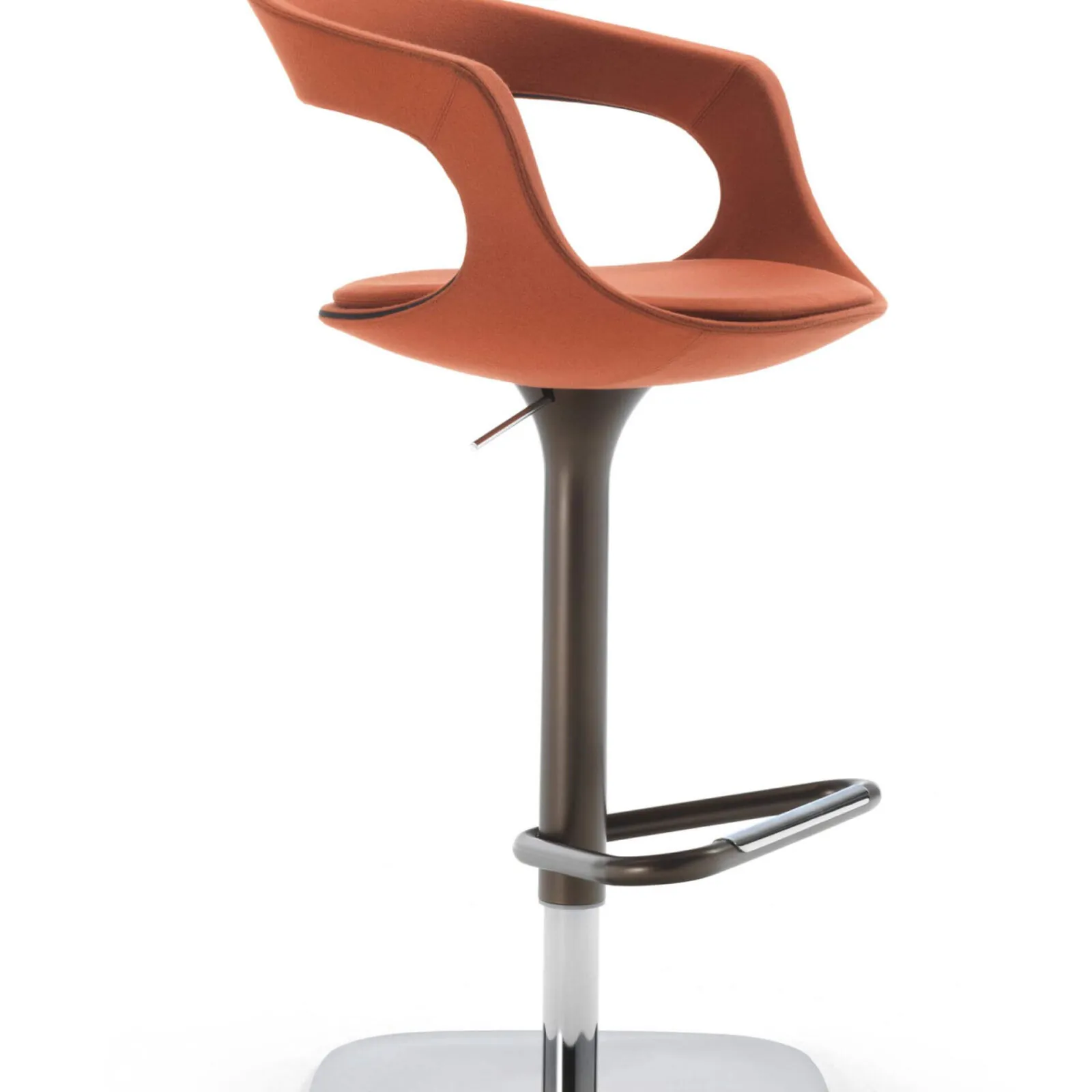 Lomacasa_Pellizzoni_Frenchkiss-Swivel-Stool_Gallery-2