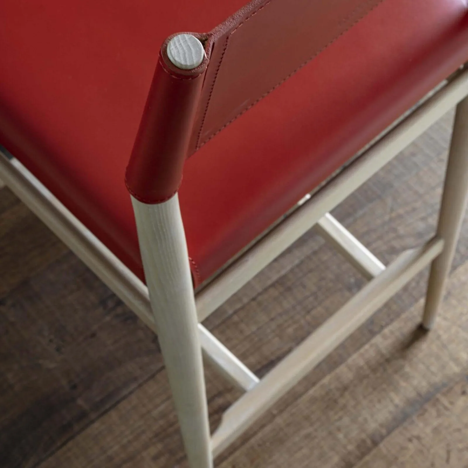 Lomacasa_Pellizzoni_Ledermann-Stool_Gallery-2