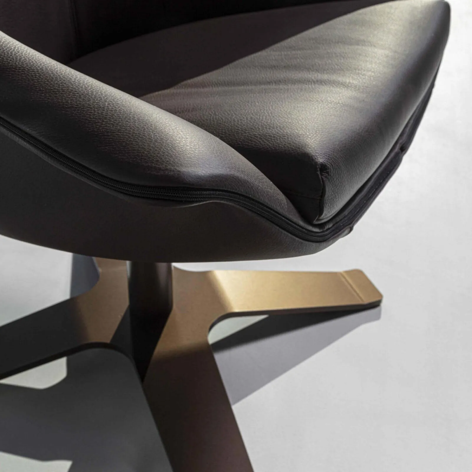 Lomacasa_Pellizzoni_Lullaby-Relax-Armchair_Gallery-5