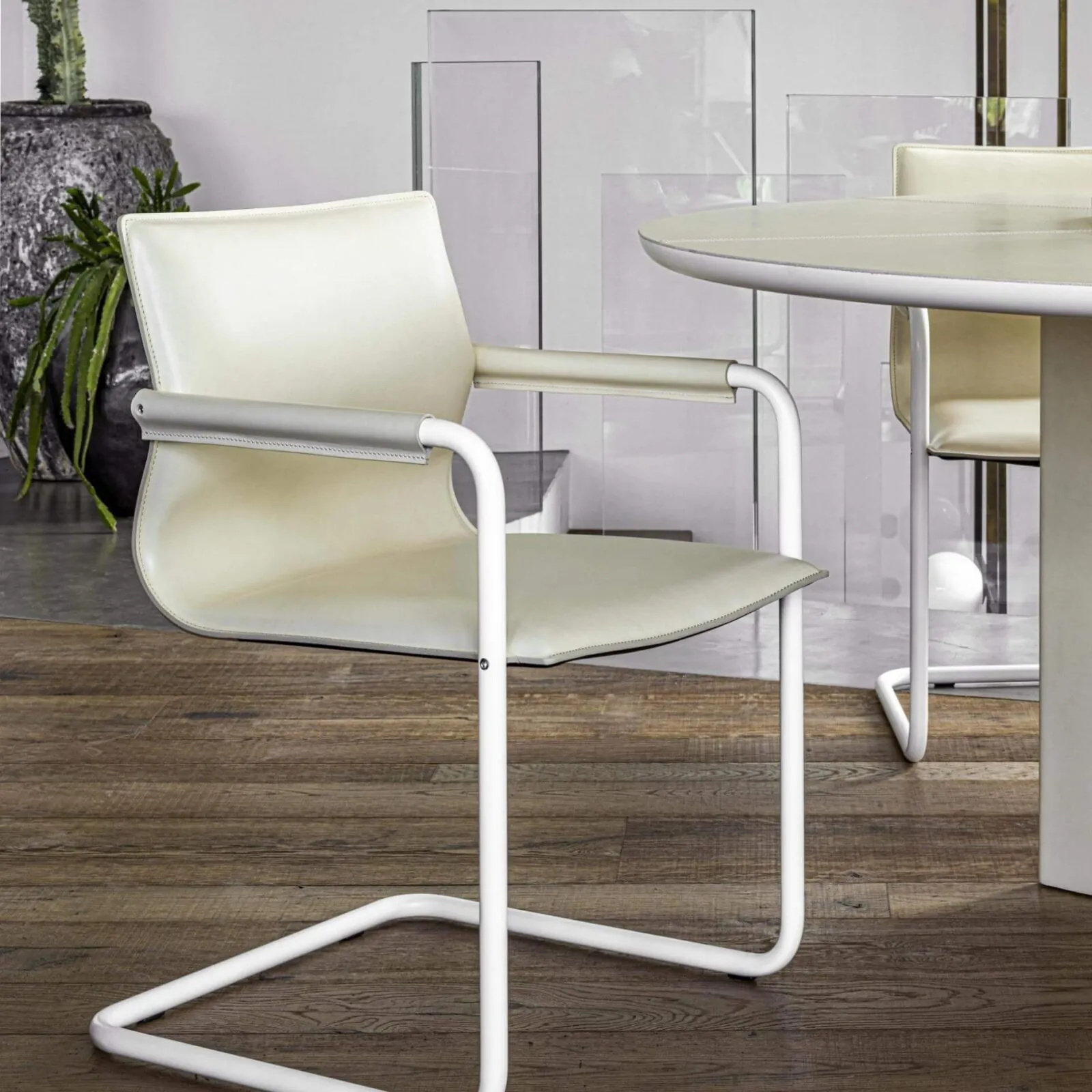 Lomacasa_Pellizzoni_Lybra-Armchair_Gallery-1